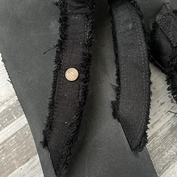 Vionic flip flops - Picture 4 of 5